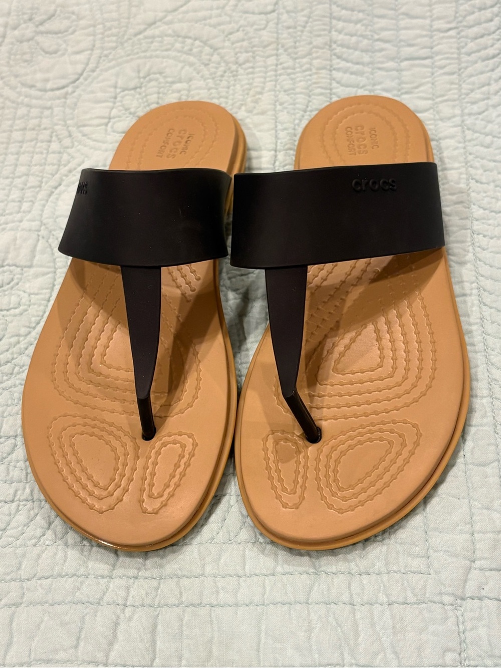 CROCS Women’s Black Strap Tan Footbed Thong Sandals